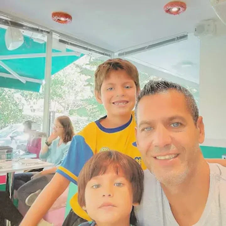 “Hace un año y medio que no los veo”: el duro relato del vecino de La Plata que denunció a su ex por llevarse a sus hijos a Brasil