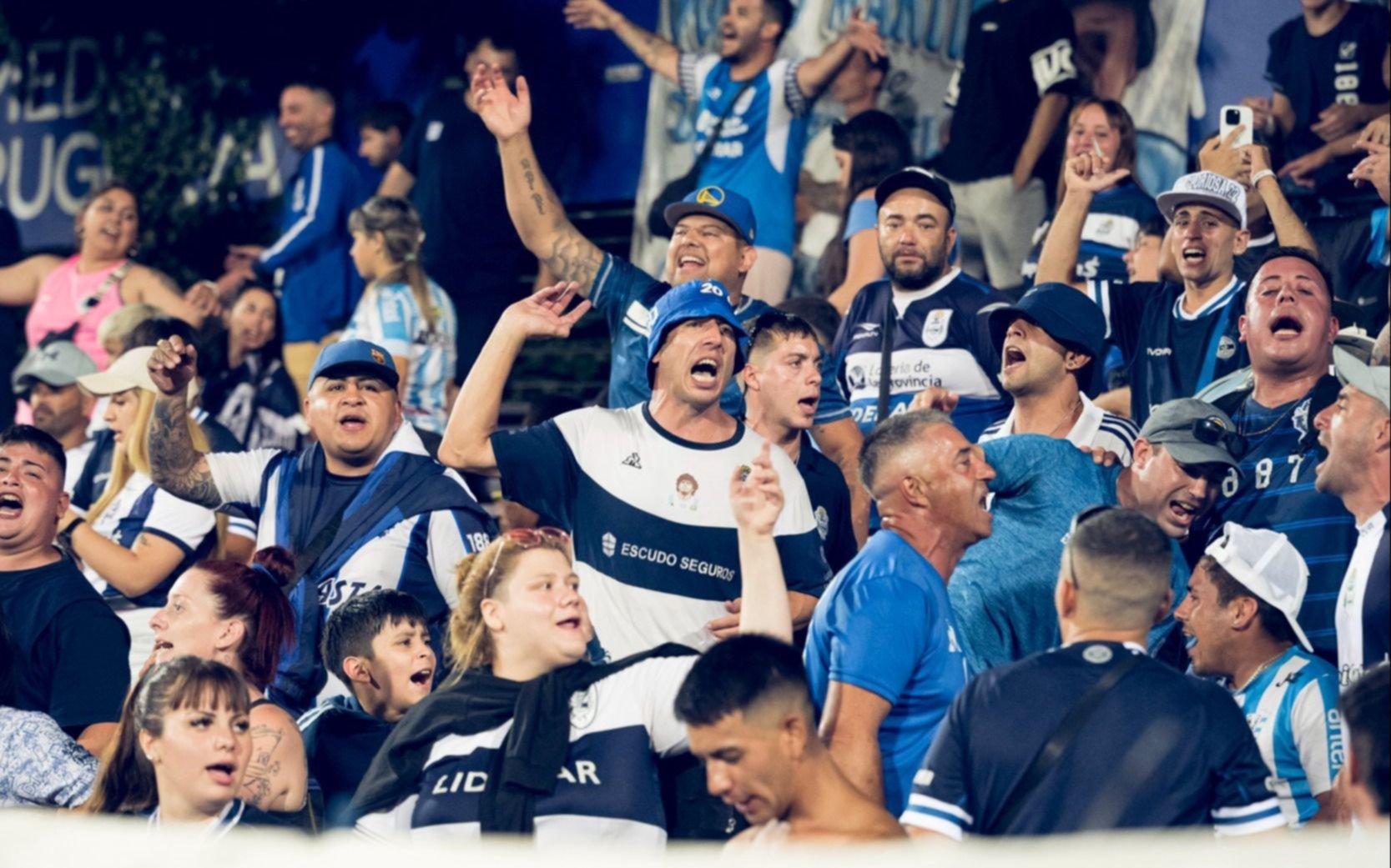 Los hinchas del Lobo que viajaron a Montevideo
