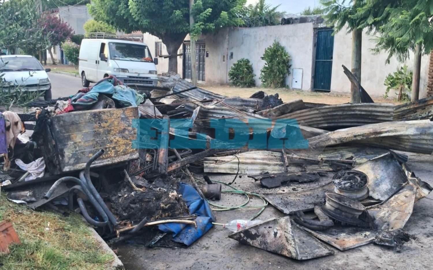 Un incendio arrasó con una casa en La Plata y una familia perdió todo: lanzan campaña para ayudar 