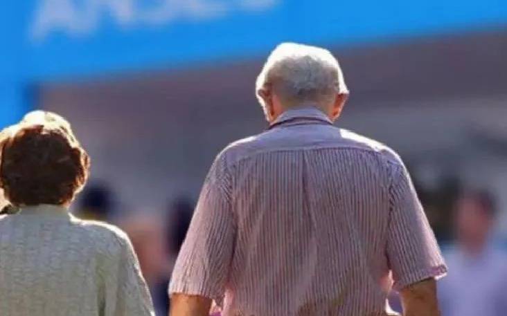 Arrancó el pago de los bonos de $70.000 para jubilados y pensionados de ANSeS: cuándo se cobra