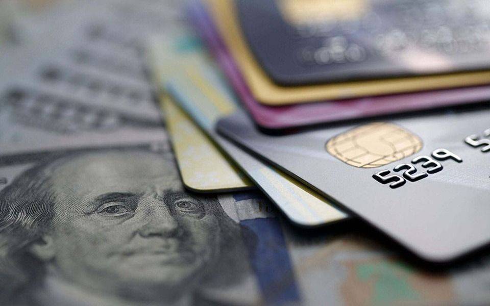 El Banco Central habilitó los pagos con tarjeta de débito en dólares: cómo funcionará 