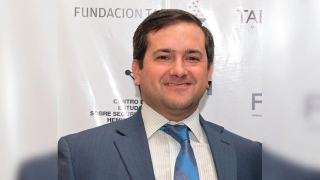 Otro funcionario afuera en medio de gastos “abultados” e internas