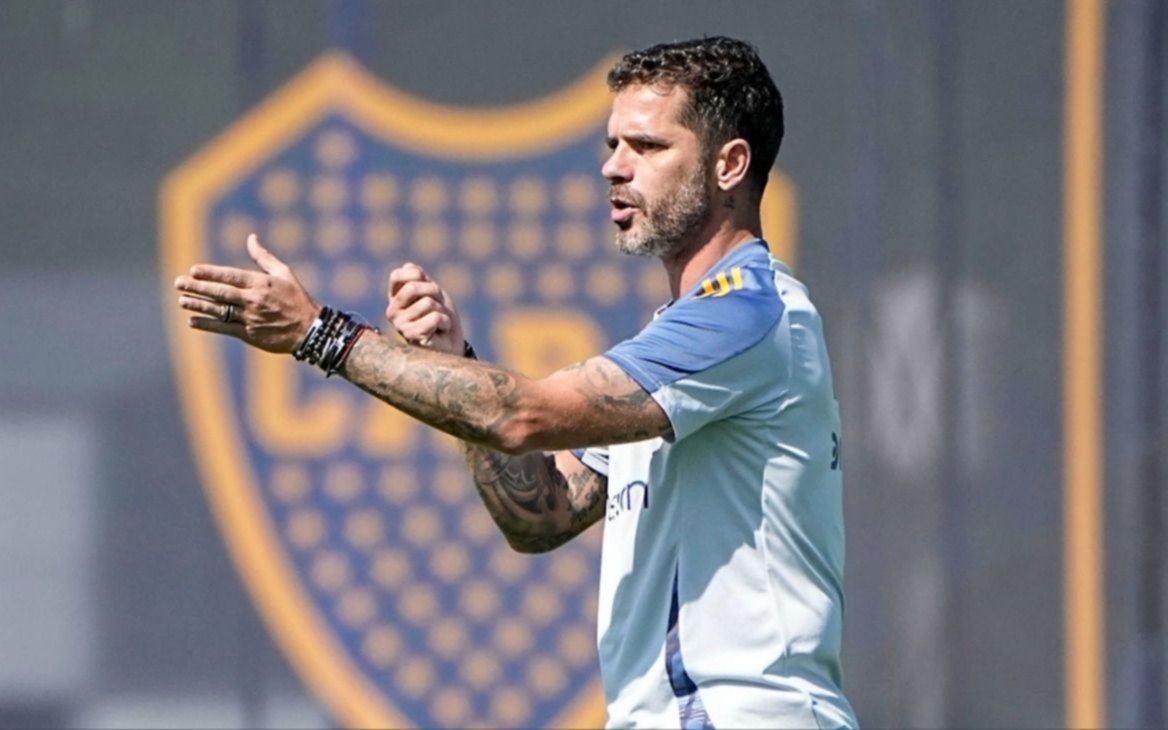 El dilema de Gago: cómo gestionar el cupo de extranjeros en el plantel