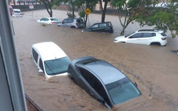 Florianópolis bajo el agua: declaran emergencia sanitaria y recomiendan a los vecinos no salir de sus viviendas