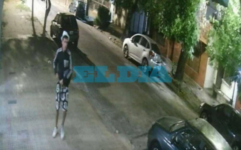Ladrón "abre autos" hizo de las suyas en Barrio Norte: una modalidad que crece en La Plata