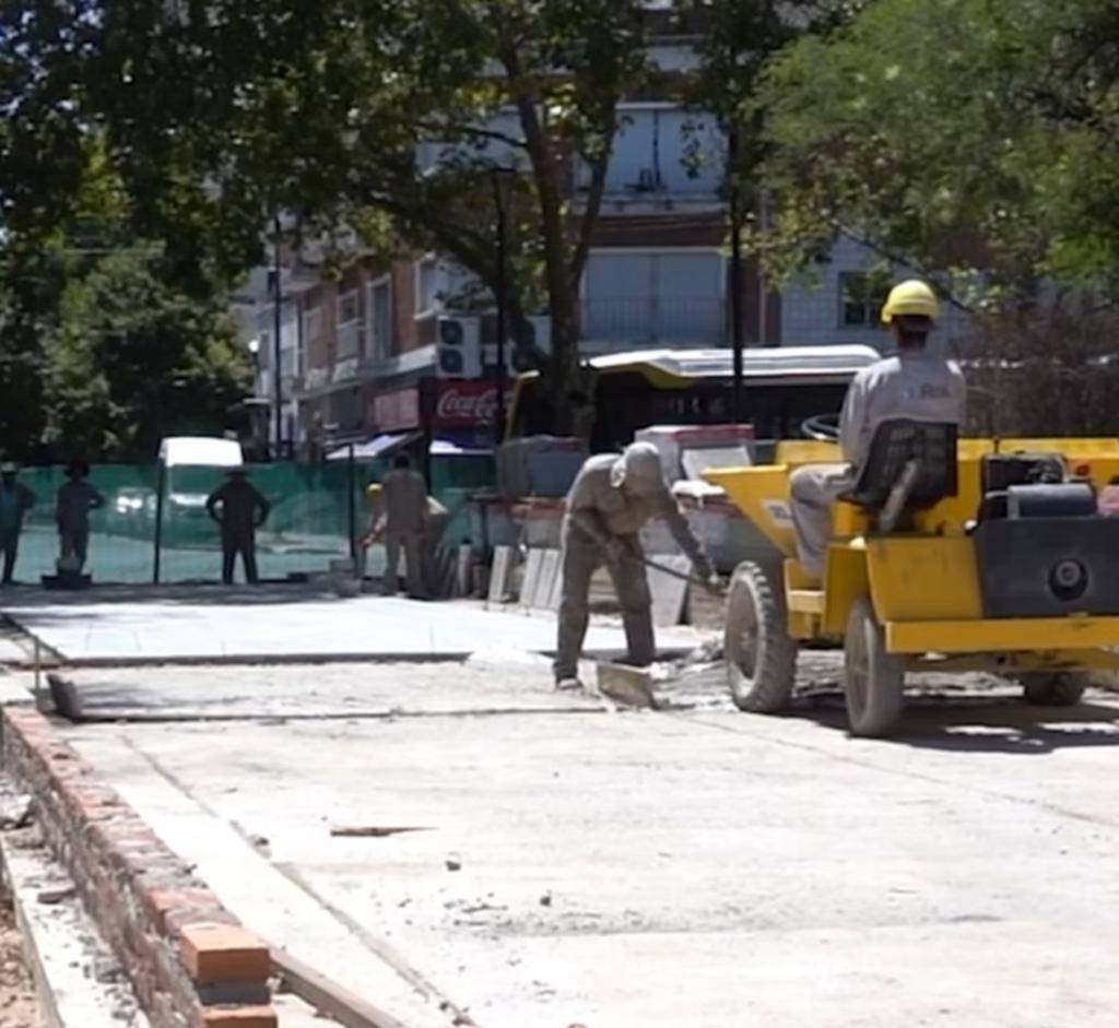 Continúan las obras en tres plazas de la Ciudad