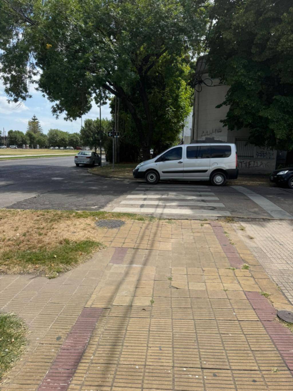 “Estacioná donde quieras”, continúan las denuncias