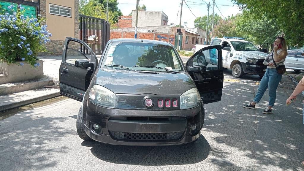 Delincuentes armados sustrajeron un auto, pero no se salieron con la suya