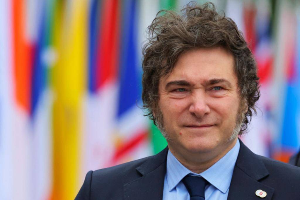 Qué busca Milei con la política cambiaria y la menor devaluación