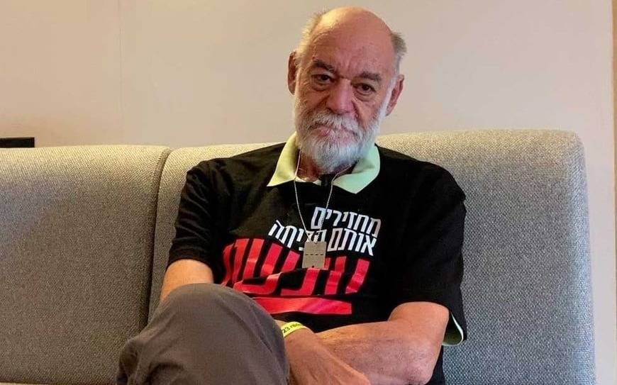 El drama de un ex director de escuela de La Plata: espera la liberación de uno de sus hijos, secuestrado por Hamas