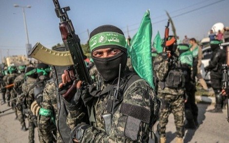 Hamas busca el control sobre Gaza después del alto el fuego, con sus combatientes enmascarados 