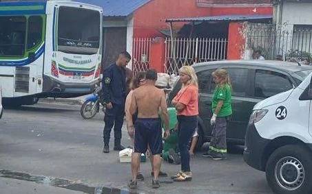 Motociclista levemente herido tras colisión con auto en Bernal Oeste