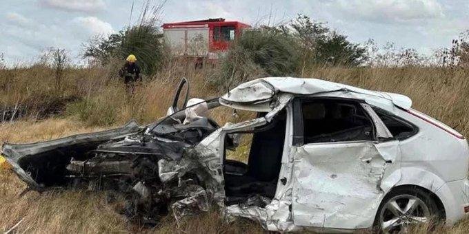 Degolló a su pareja, huyó y chocó contra un camión