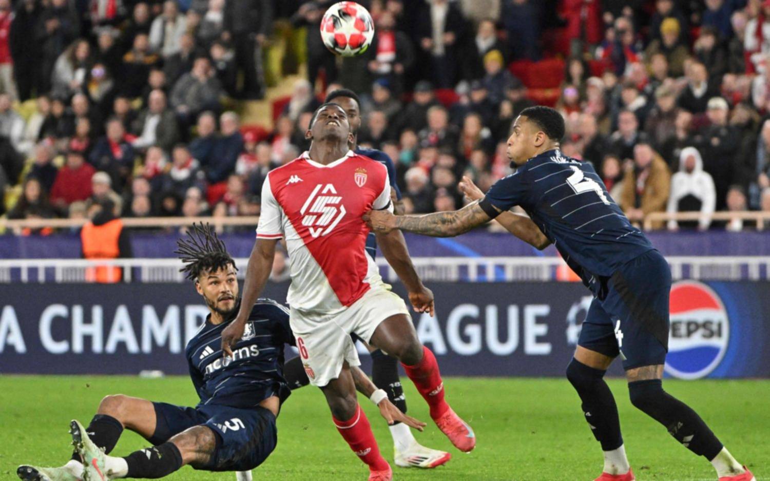 El Mónaco venció al Aston Villa del Dibu Martínez y se acerca a los octavos de Champions