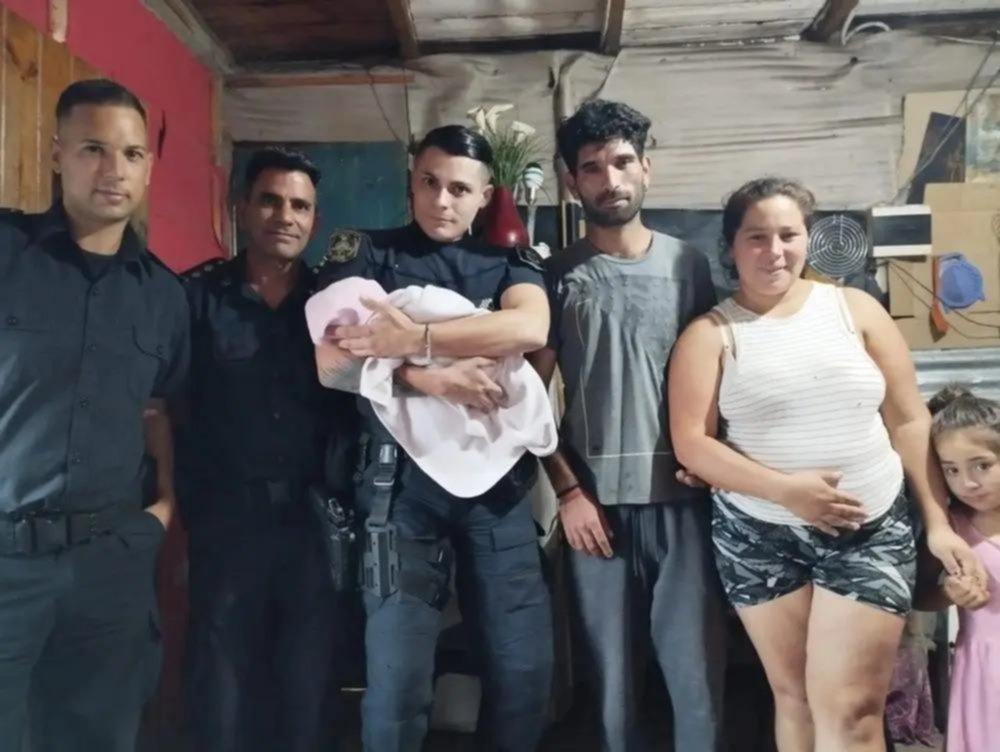 Un agente, padrino de la beba que ayudó a nacer