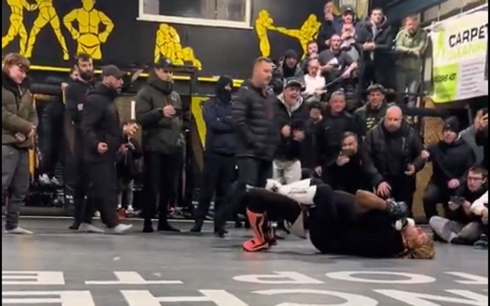 "Llave de estrangulamiento": a un luchador de UFC lo cruzaron en redes y casi termina en tragedia