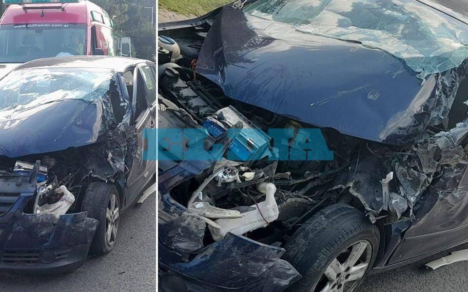 Fuertísimo choque frontal entre un auto y un camión en La Plata