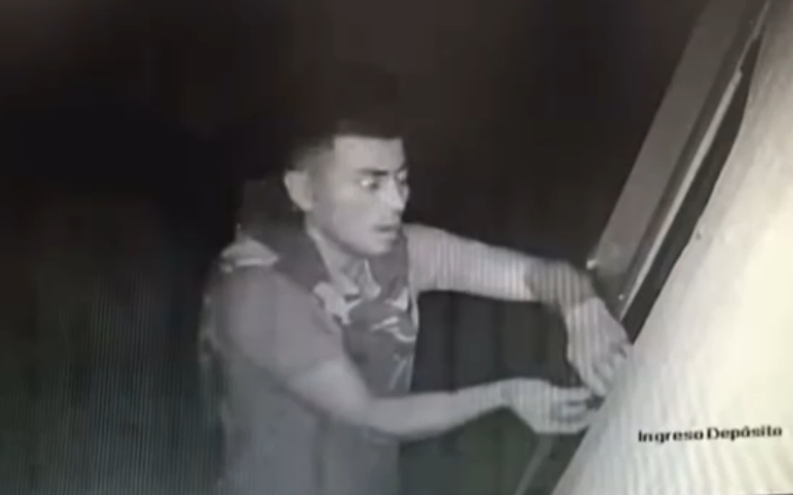 Delincuente causa destrozos y robo en Sociedad de Fomento Villa Nueva