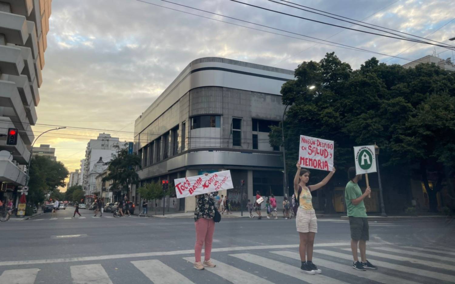 La Plata: trabajadores protestaron contra los despidos masivos en Nación