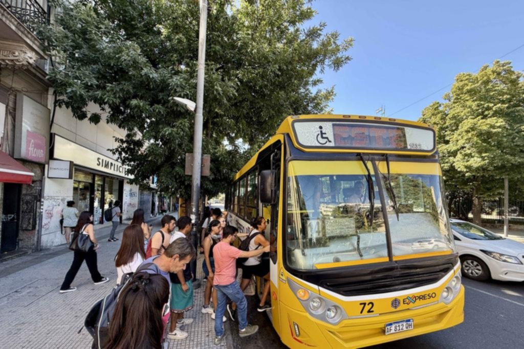 El “horario de verano”, al tope de las quejas de pasajeros platenses