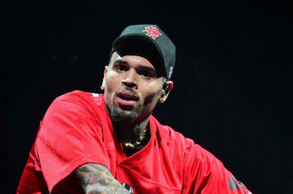 Chris Brown vio su documental y ahora demanda a Warner por 500 millones