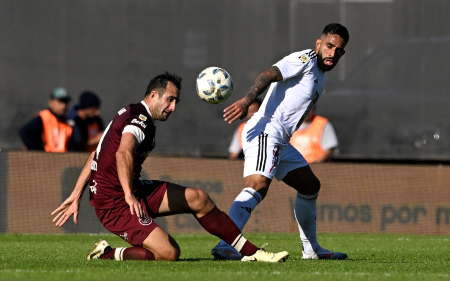 Riestra dio el golpe y le ganó a Lanús como visitante