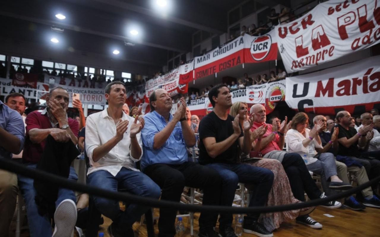 Multitudinaria cumbre de la UCR bonaerense:"No da lo mismo cómo nos paramos los radicales"