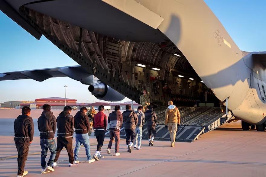 Arrancó con todo la deportación masiva de “migrantes ilegales”