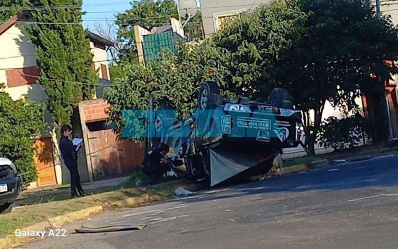 Cinematográfica secuencia delictiva en La Plata: robo, persecución, tiros e impresionante vuelco