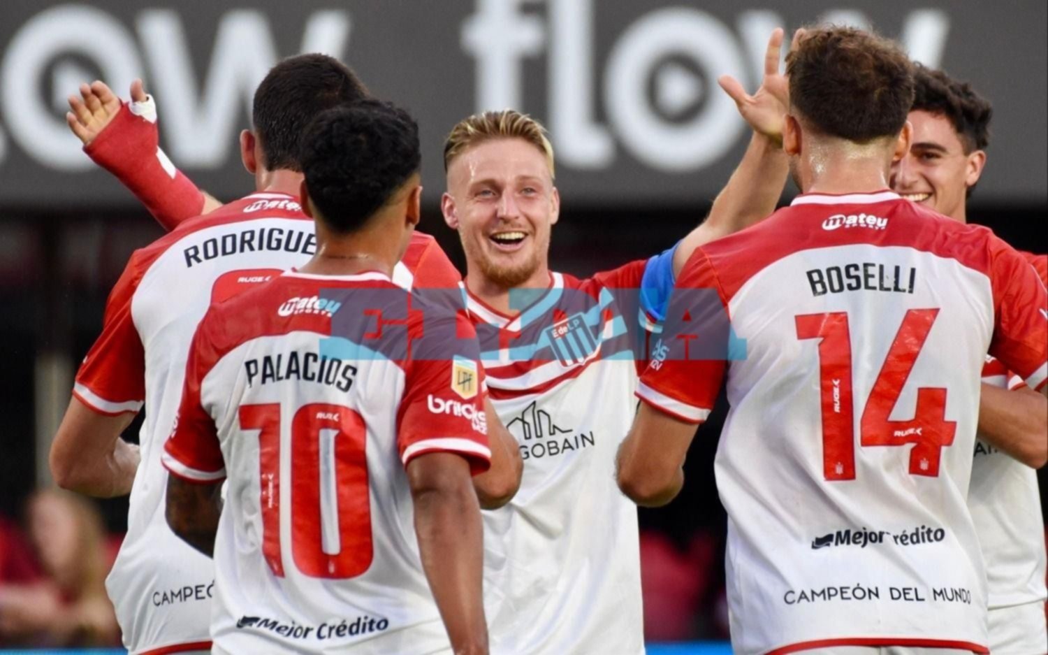 Estudiantes brindó un show perfecto en el primer tiempo, luego reguló y terminó venciendo a Unión 3 a 1 en un gran debut
