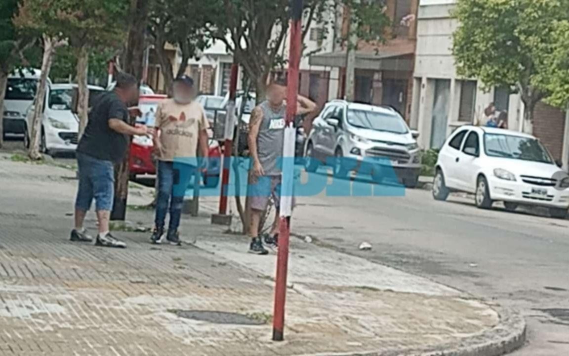 Trapitos en La Plata: "no quiso" pagar por estacionar en la puerta de su casa y lo golpearon
