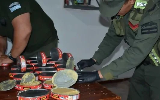 Operativo "merluza": hallan 12 kilos de droga en latas de pescado