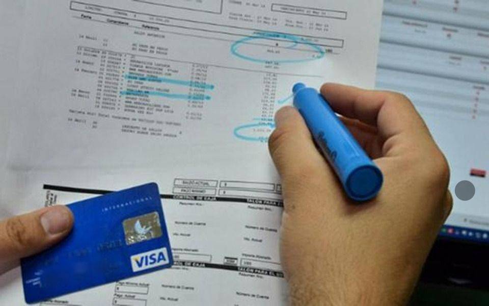 Gastos duplicados en tarjetas de crédito: qué pasó y qué deben hacer los usuarios