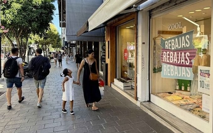 Paritarias de empleados de comercio: acuerdo hasta marzo y básico de $ 1.050.000