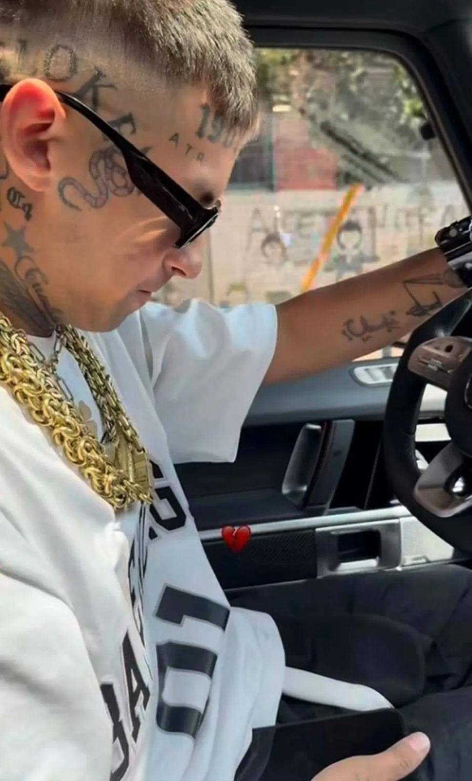 Inhabilitado: L-Gante manejó sin cinturón y con celu en mano: lo “pescaron”