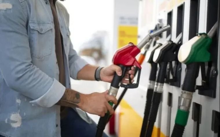 Ya es oficial el autoservicio de combustibles: ¿qué va a pasar en La Plata y en la Provincia?