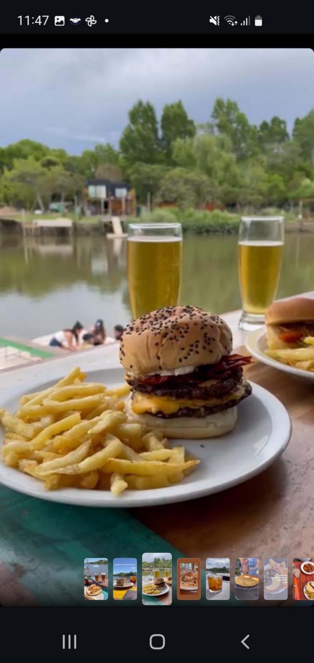 Tres paradores en el río
