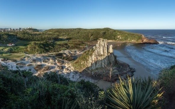 Una playa paradisíaca en Brasil, a pocos kilómetros de Argentina