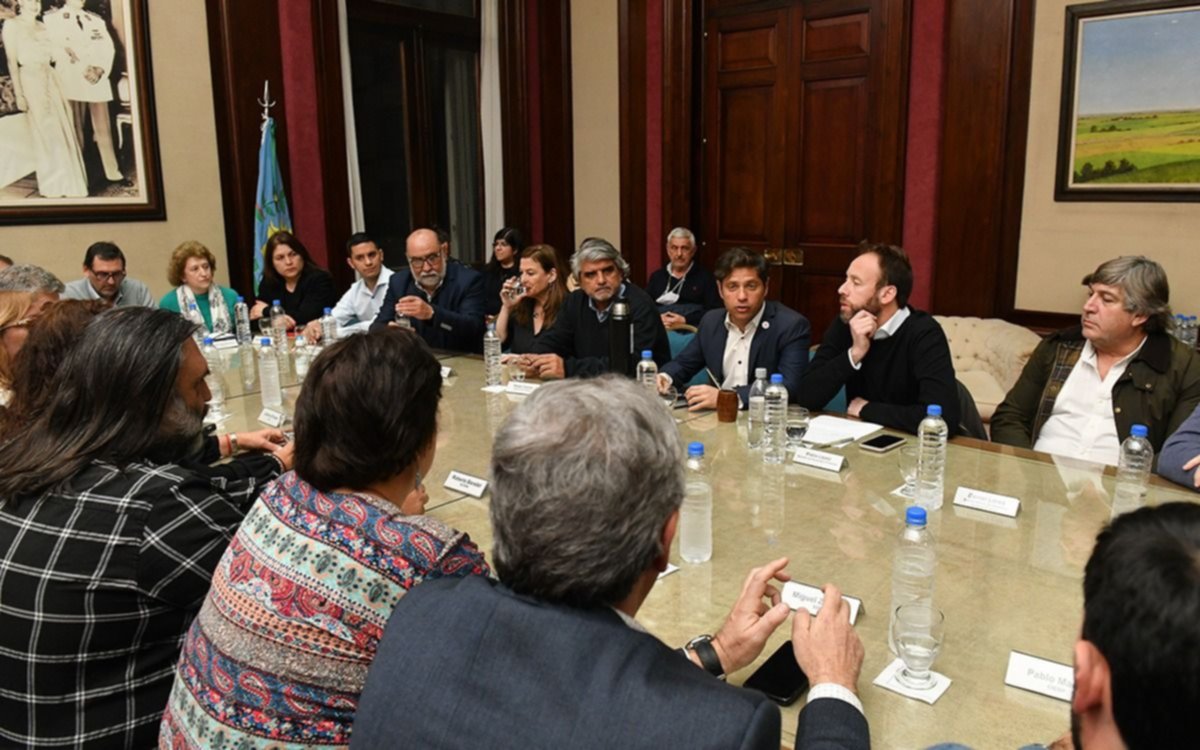 La Provincia convocó a los estatales a paritaria: los gremios piden actualización de salarios y pases a planta