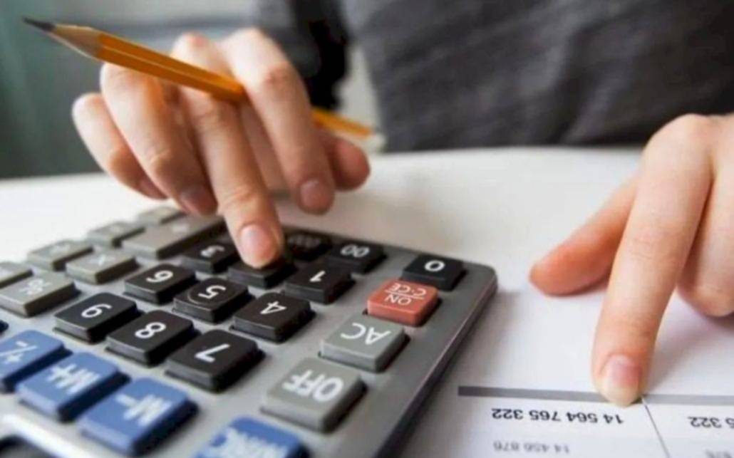 A sacar cuentas que febrero llega con aumentos:  servicios, prepagas, alquileres, VTV y tal vez combustibles