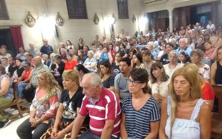 De DJ a sacerdote: el Padre Matías convocó a cientos de fieles en City Bell