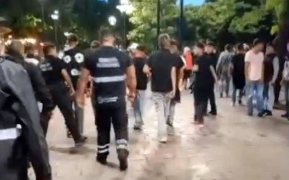 Otra madrugada de corridas y peleas en La Plata