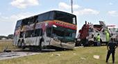 Dos muertos y 30 heridos al volcar un micro en la ruta 2