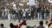 Chocan partidarios y opositores de Mubarak