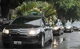 Dolor en la despedida de los
restos de Amalita Fortabat