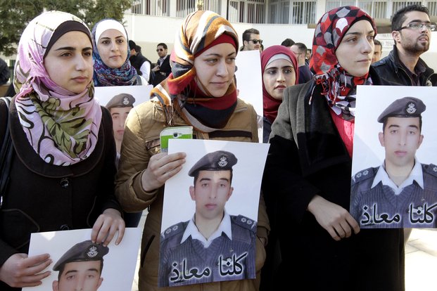El ISIS quemó vivo a un piloto jordano que tenía secuestrado