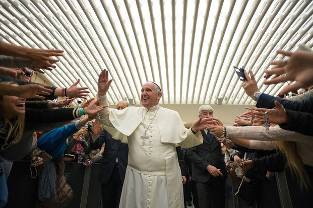 Para el Papa, un buen padre no le pega una bofetada a su hijo