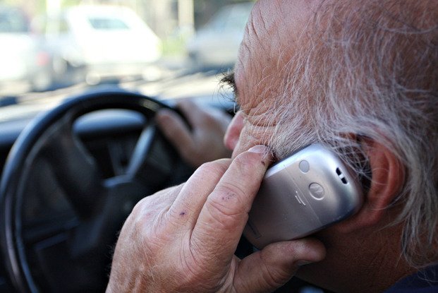 Celular al volante: agentes viales van a fotografiar a los infractores