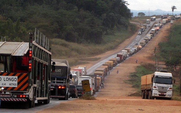 Brasil: los cortes   de rutas ya causan desabastecimiento