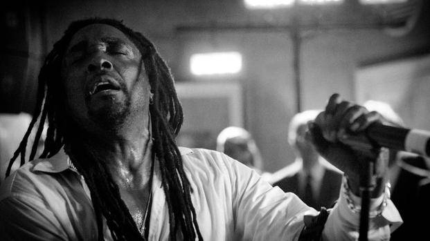 Bernard Fowler, corista de los Rolling, aprovecha su paso por Argentina y toca en Capital